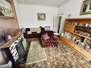Lounge- click for photo gallery